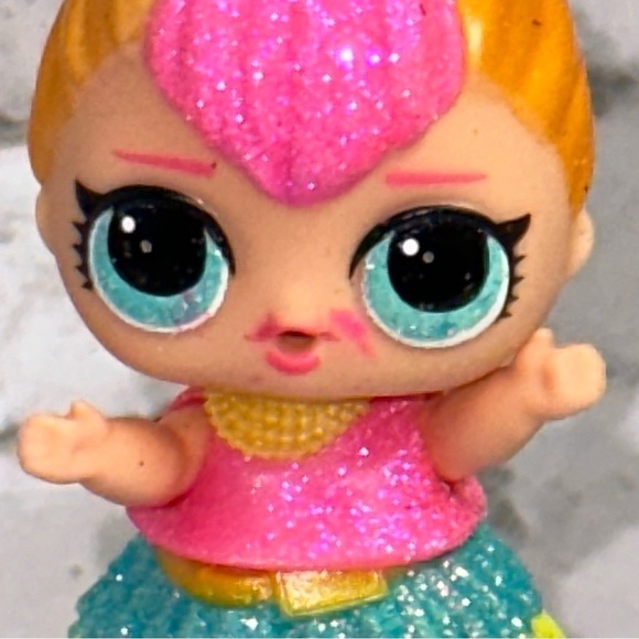 L.O.L. Surprise! LOL Surprise NEON QT Doll Bottle Sunglasses Necklace - Picture 8 of 9